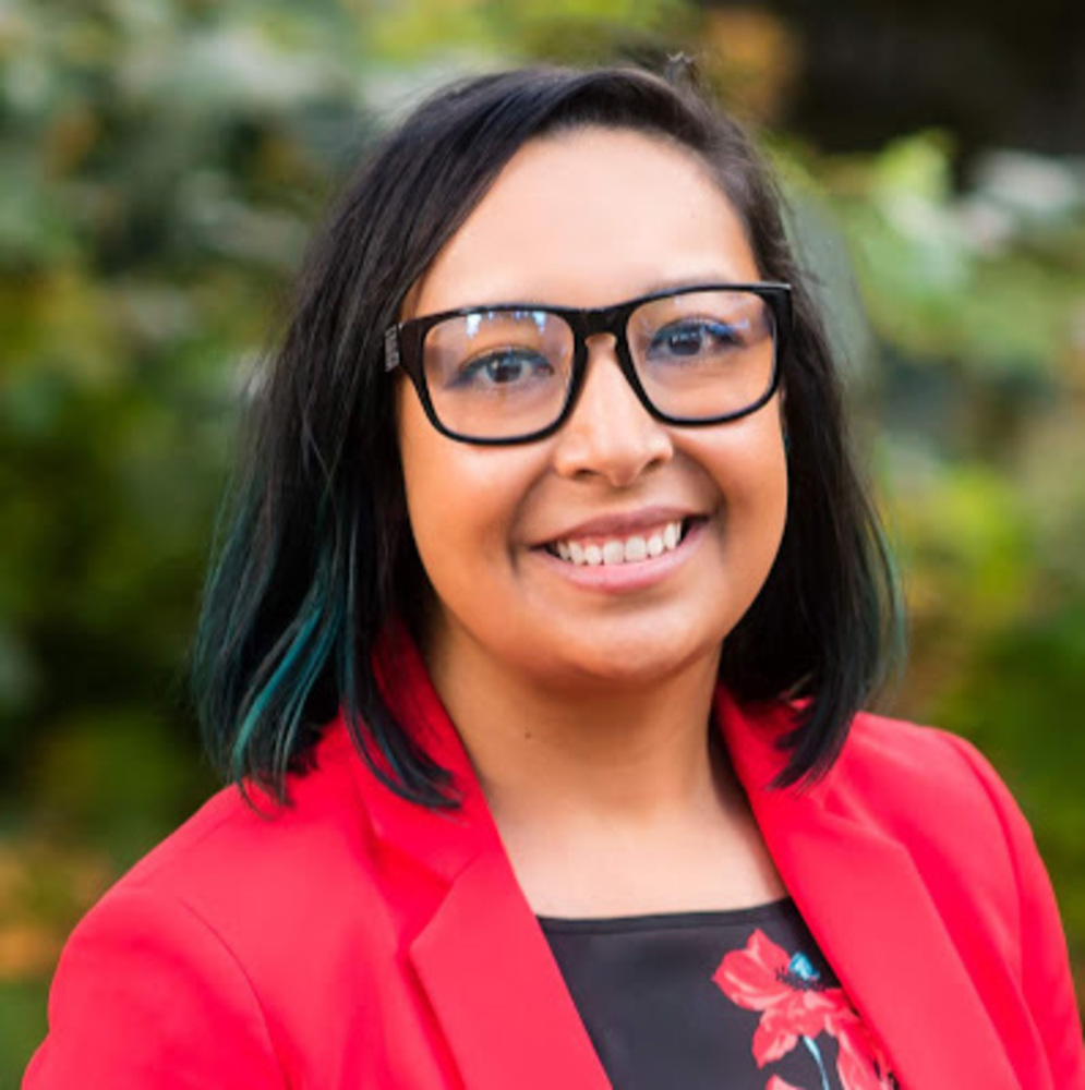 Meet your Posher, Alexia